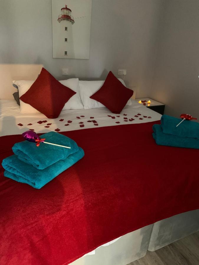 Deerfin Rentals Private Chalet With Hot Tub แบลลีมีนา ภายนอก รูปภาพ