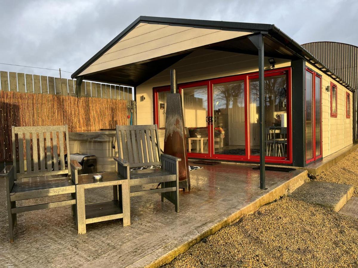 Deerfin Rentals Private Chalet With Hot Tub แบลลีมีนา ภายนอก รูปภาพ